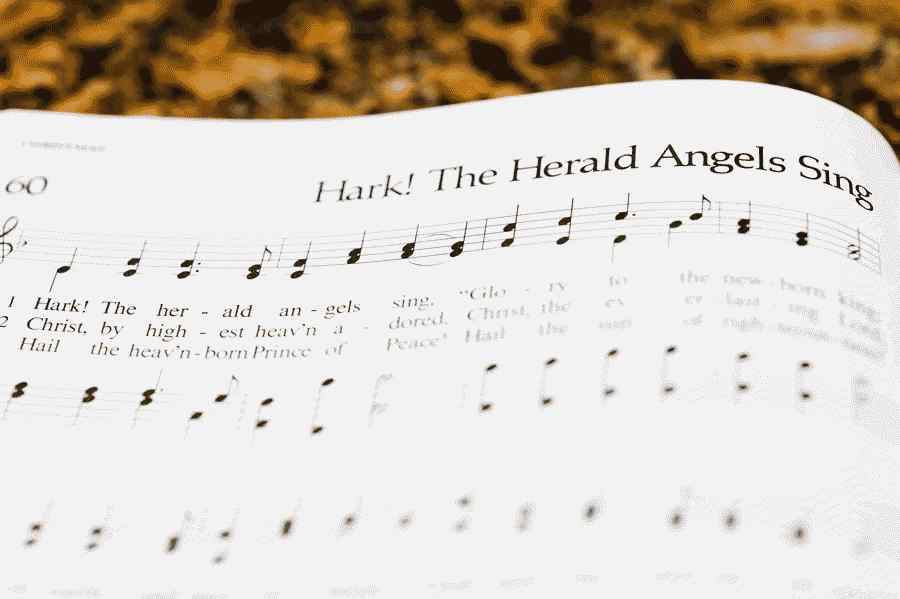 Hark the Herald Angels laulaa