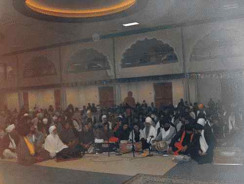 AKJ Kirtani в Rain Sabaee Kirtan Smagham февруари 2012 г