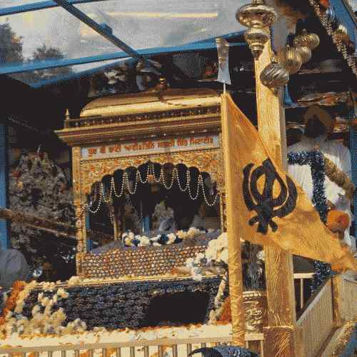 Guru Granth Sahib на Guru Gadee Float